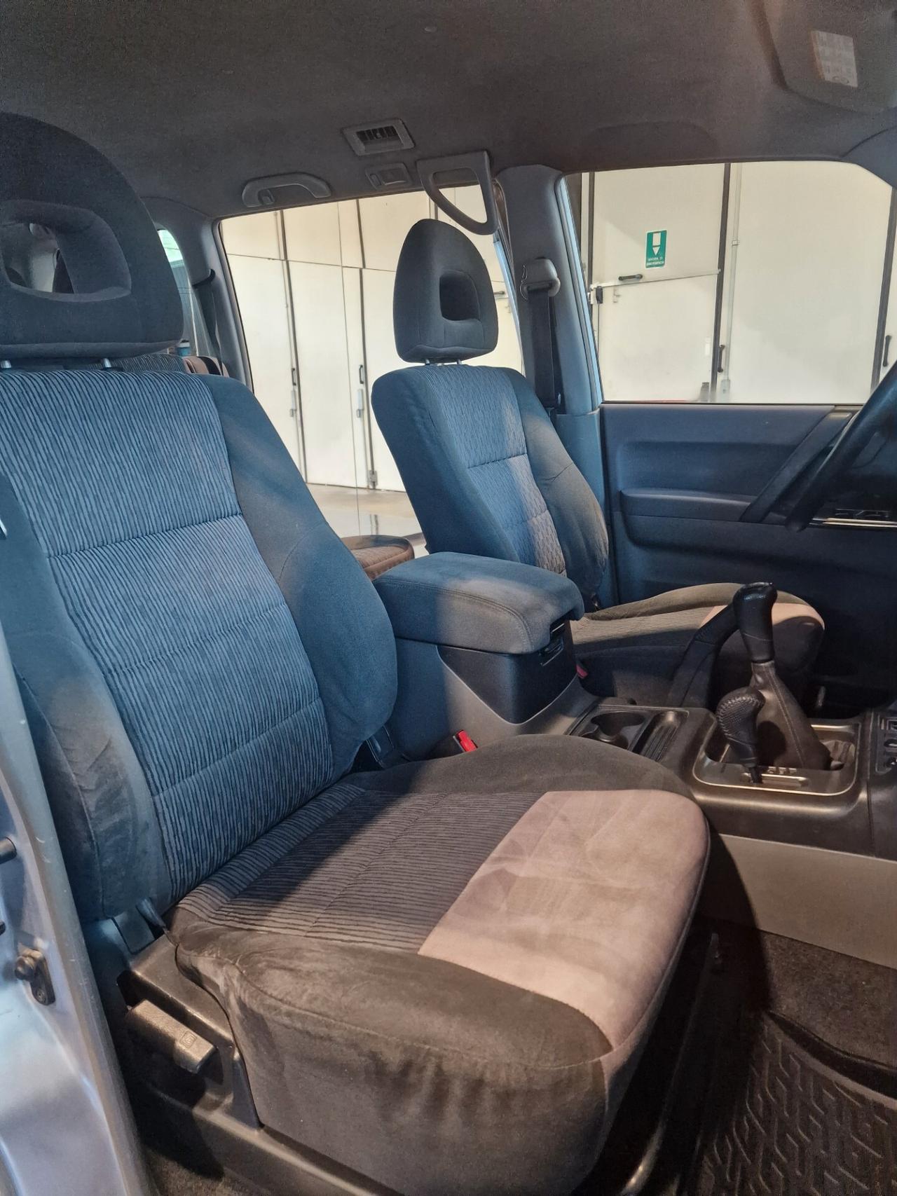 Mitsubishi Pajero 3.2 16V DI-D 5p. GLX 7 posti
