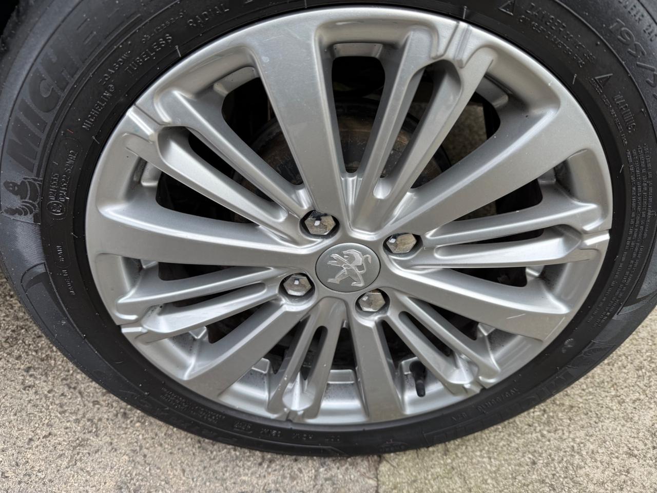 Peugeot 208 PureTech 82 5 porte Allure