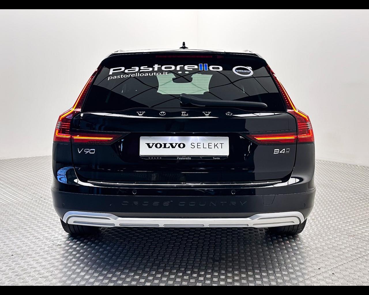 VOLVO V90 Cross country B4 (d) 2.0 Business