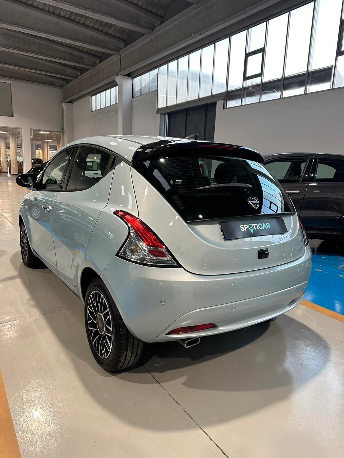 Lancia Ypsilon 1.0 FireFly 5 porte S&S Hybrid Platino