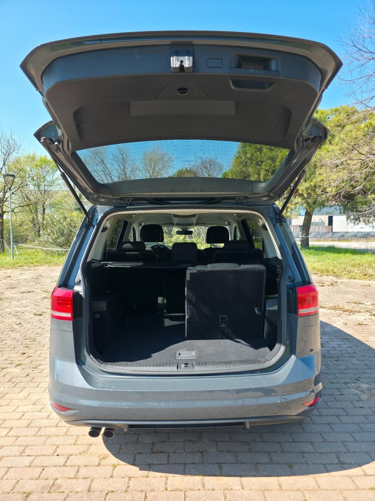 Volkswagen Touran 7 Posti 2.0 TDI 150 CV SCR DSG Executive BlueMotion Tech. TAGLIANDI UFFICIALI