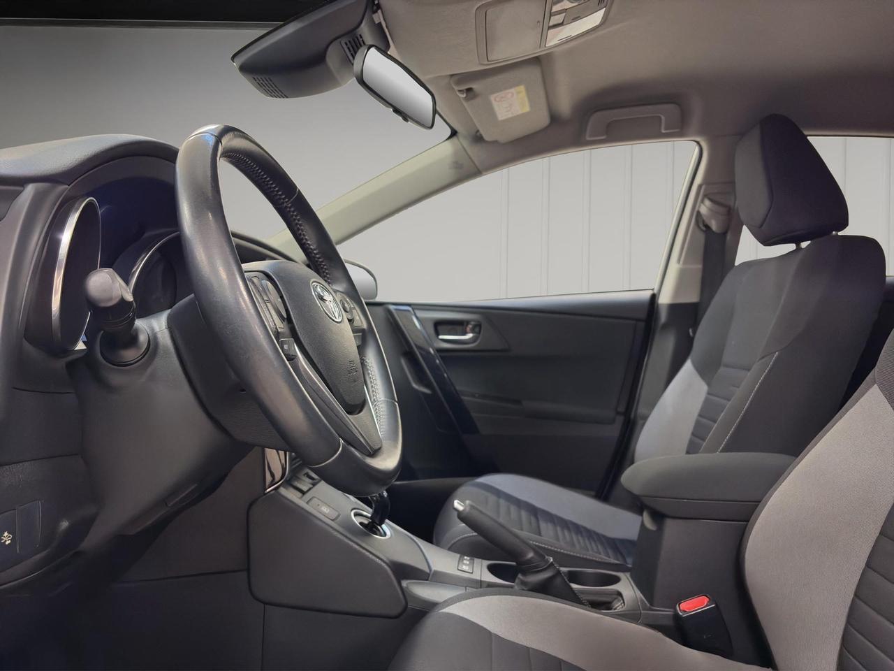 Toyota Auris 1.8h Active cvt