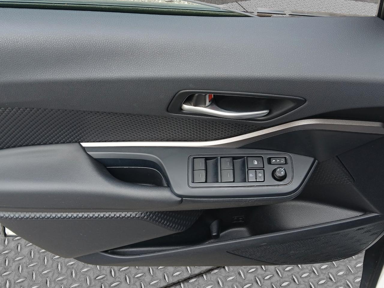 Toyota C-HR 1.8h Business e-cvt
