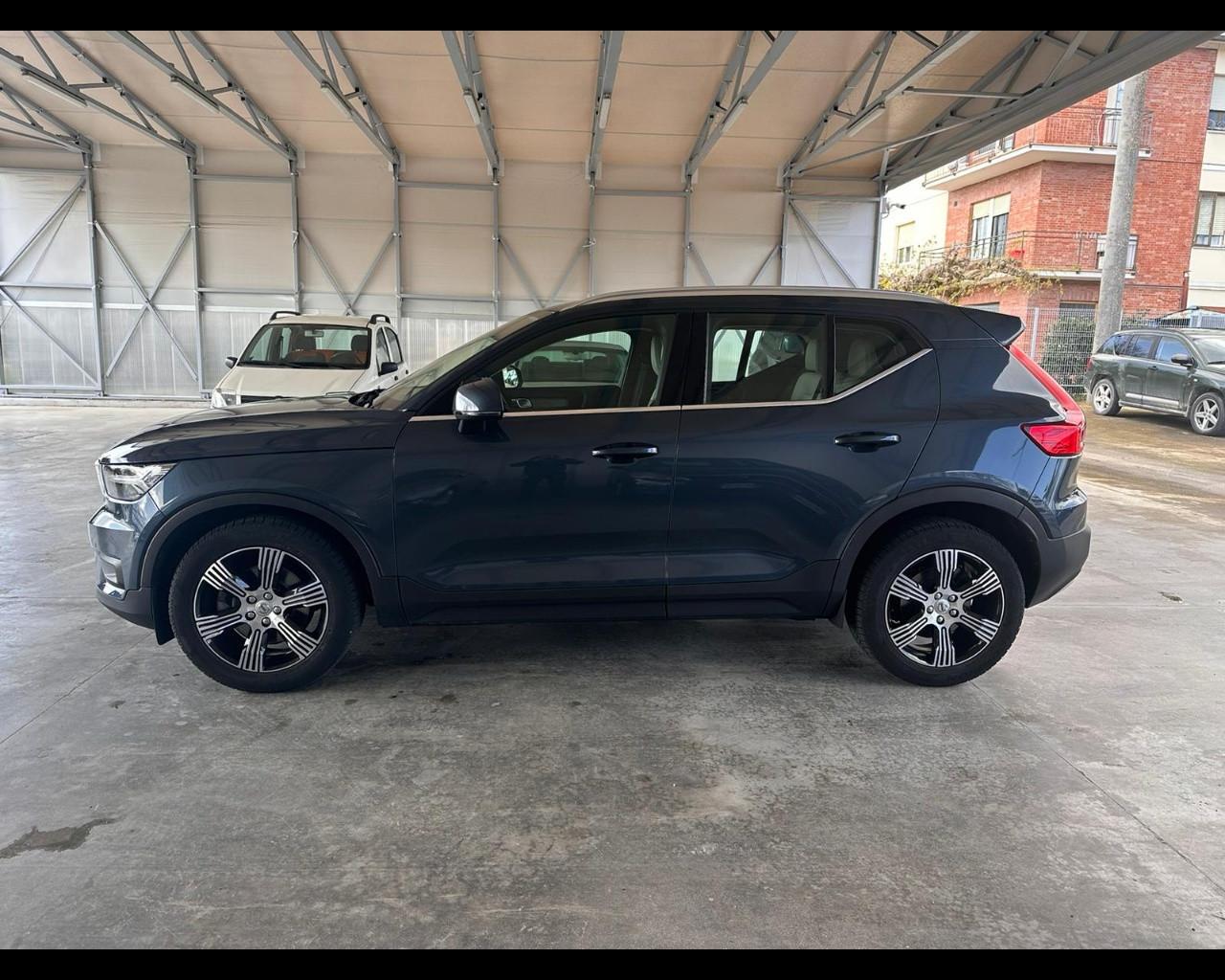 VOLVO XC40 (2017-->) - XC40 D3 AWD Geartronic Momentum