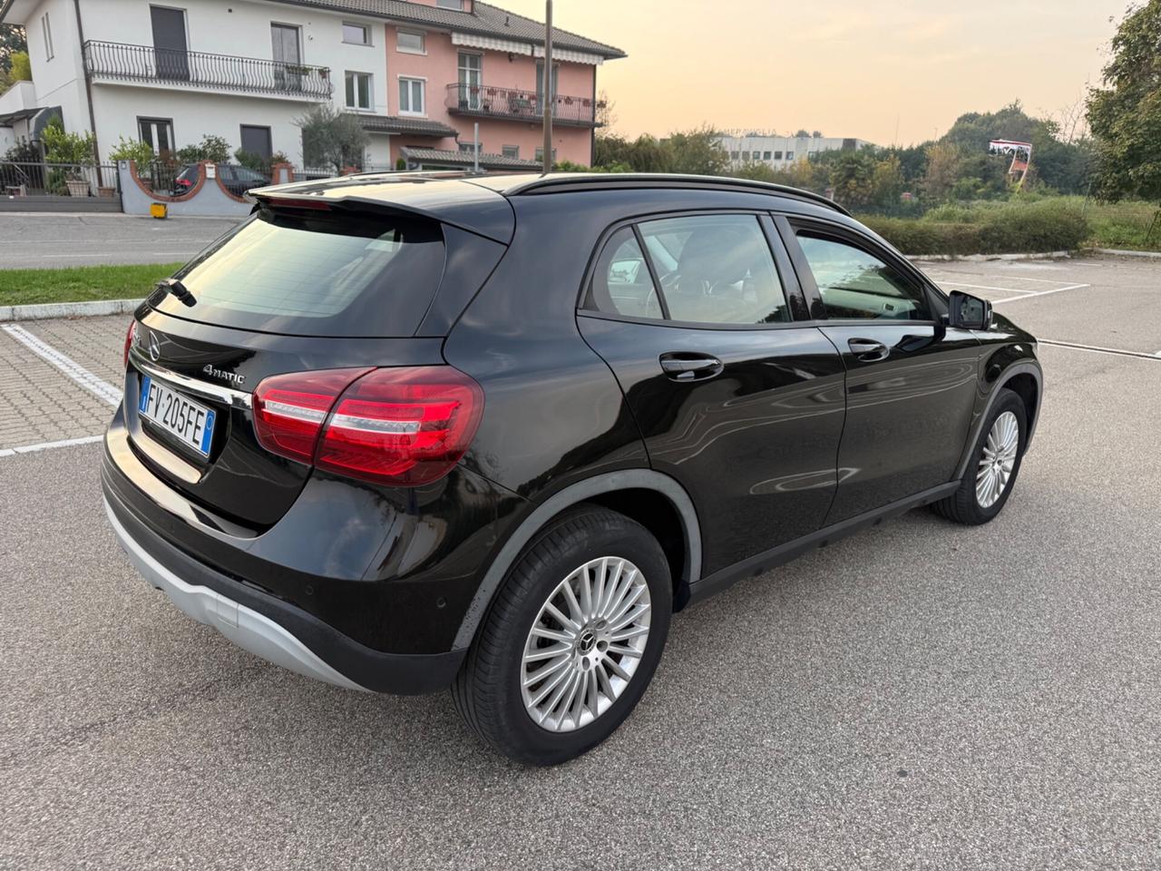 Mercedes-benz GLA 200d Automatic 4Matic Premium*Led*Full