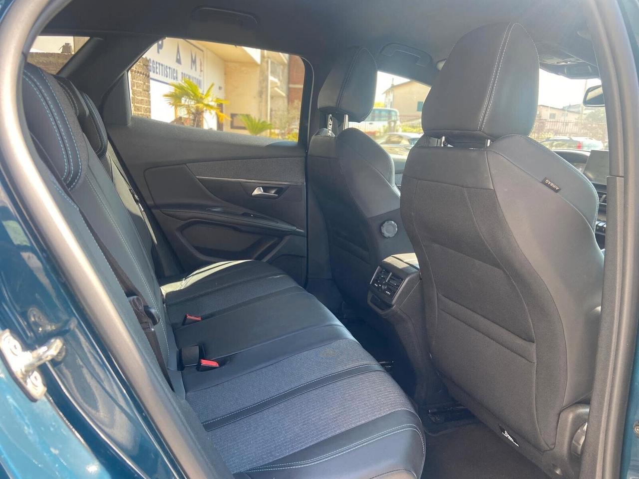 Peugeot 3008 HDi 130CV EAT8 Allure 2023 KM 30.000