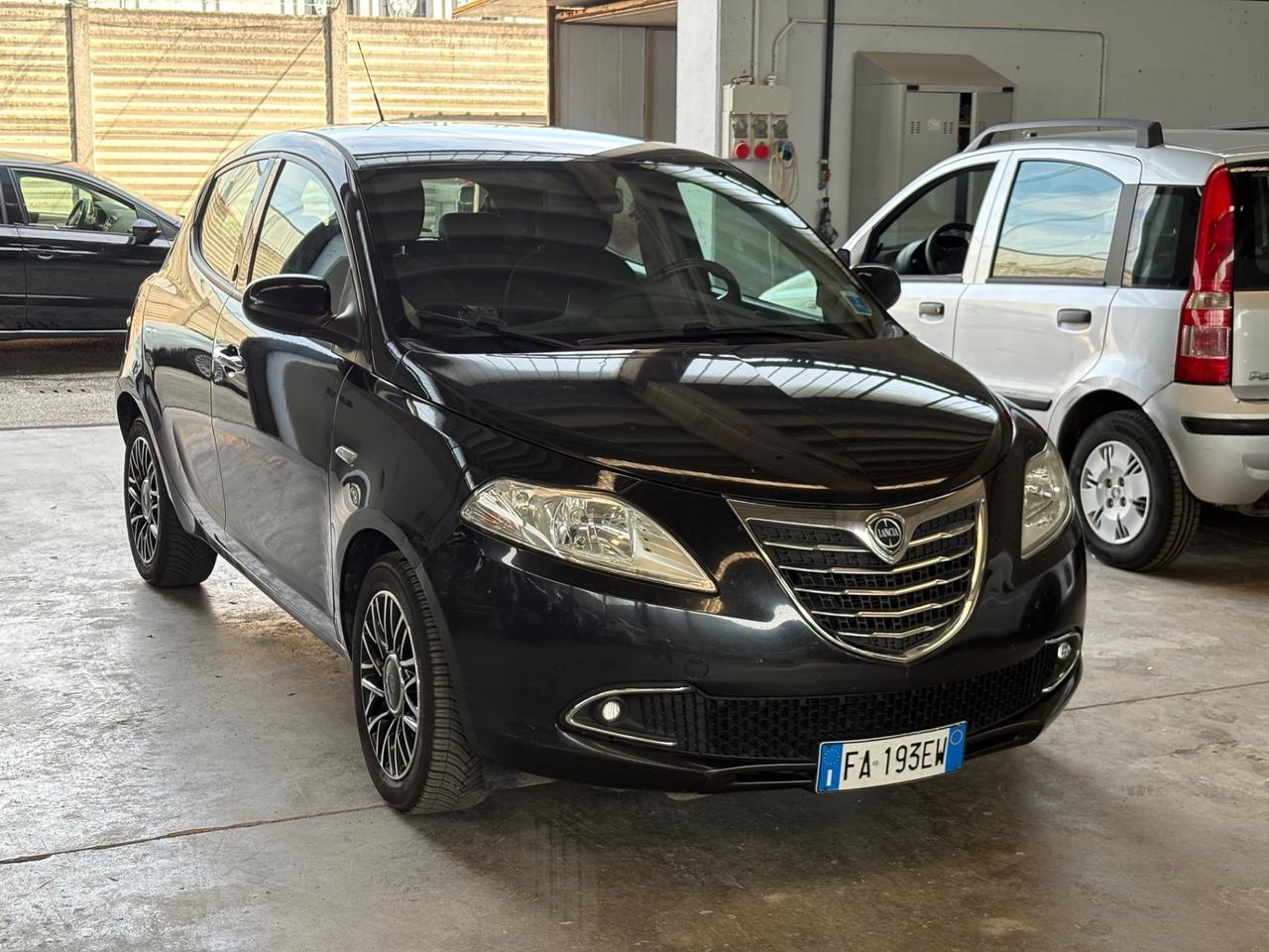 Lancia Ypsilon 0.9 TwinAir 85 CV 5 porte Metano Ecochic Elefantino