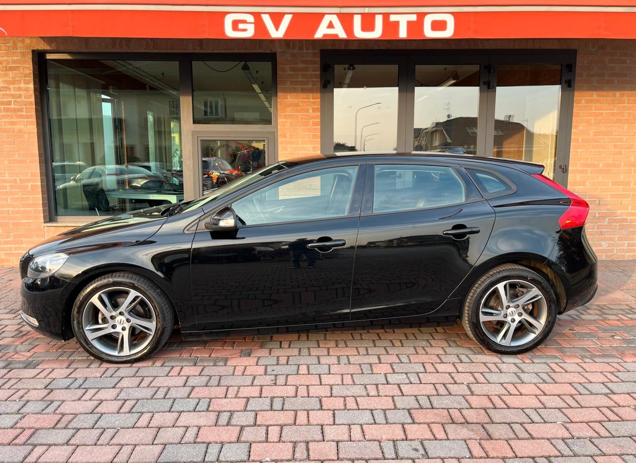 Volvo V40 D2 MOMENTUM