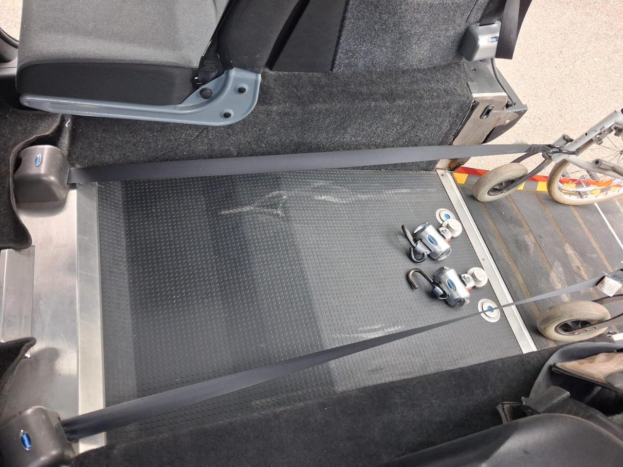 Peugeot Bipper Pianale ribassato con rampa disabili in carrozzina