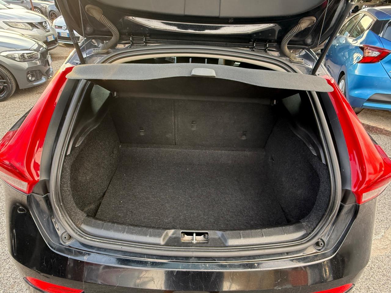 V40 D4 Momentum-unipro-rate-E6