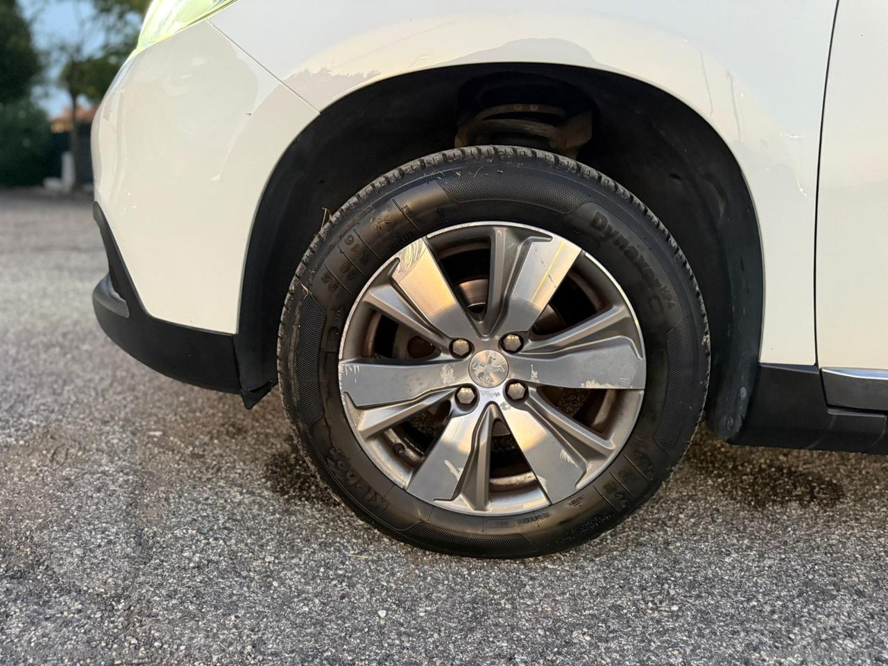 PEUGEOT 2008 PureTech 82 Allure