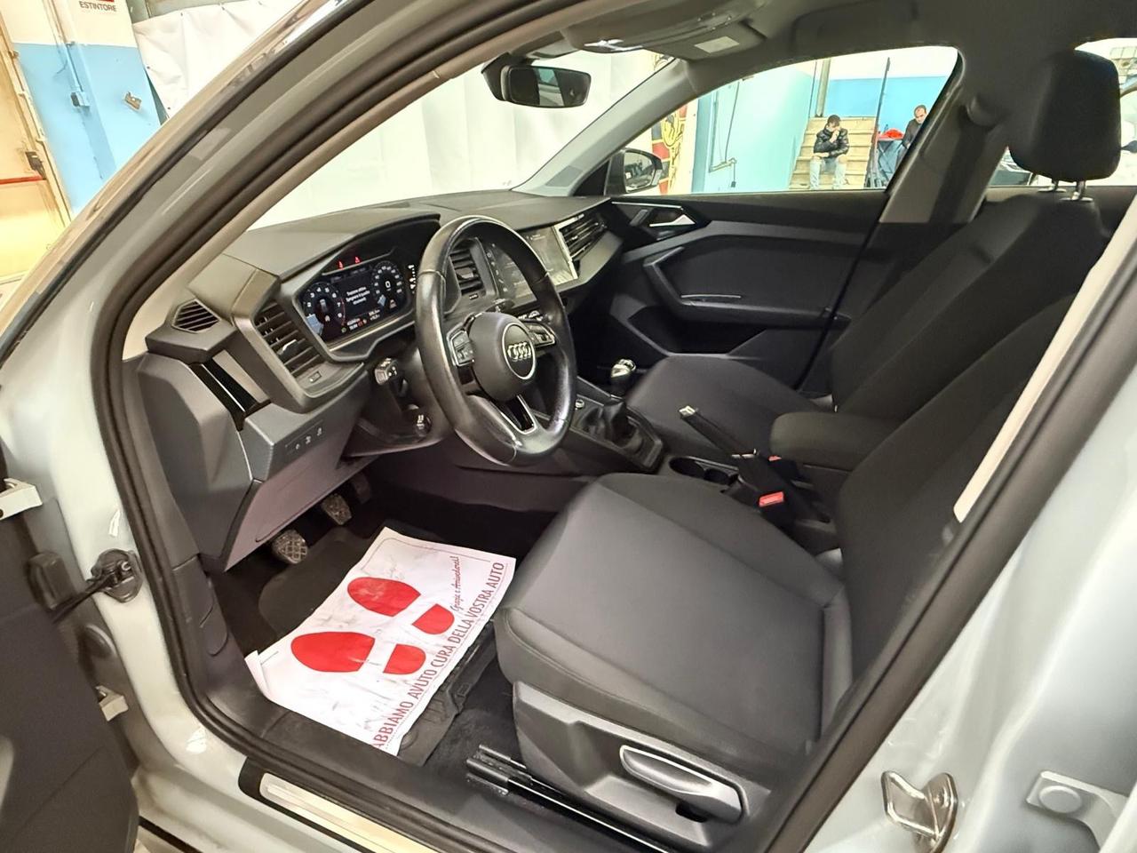 Audi A1 citycarver 30 TFSI Identity Contrast