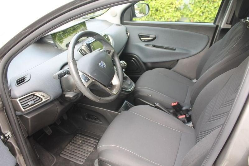 Lancia Ypsilon 1.0 FireFly 5 porte S&S Hybrid Gold