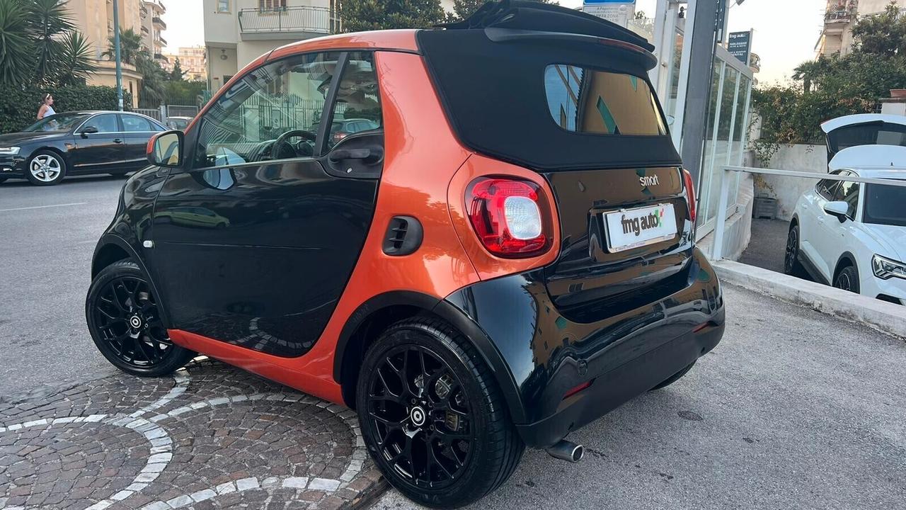 Smart ForTwo 70 1.0 twinamic cabrio Passion Adatta a Neopatentati