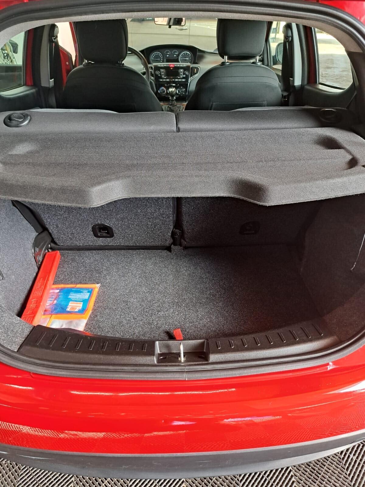 Lancia Ypsilon 1.0 FireFly 5 porte S&S Hybrid Ecochic Silver