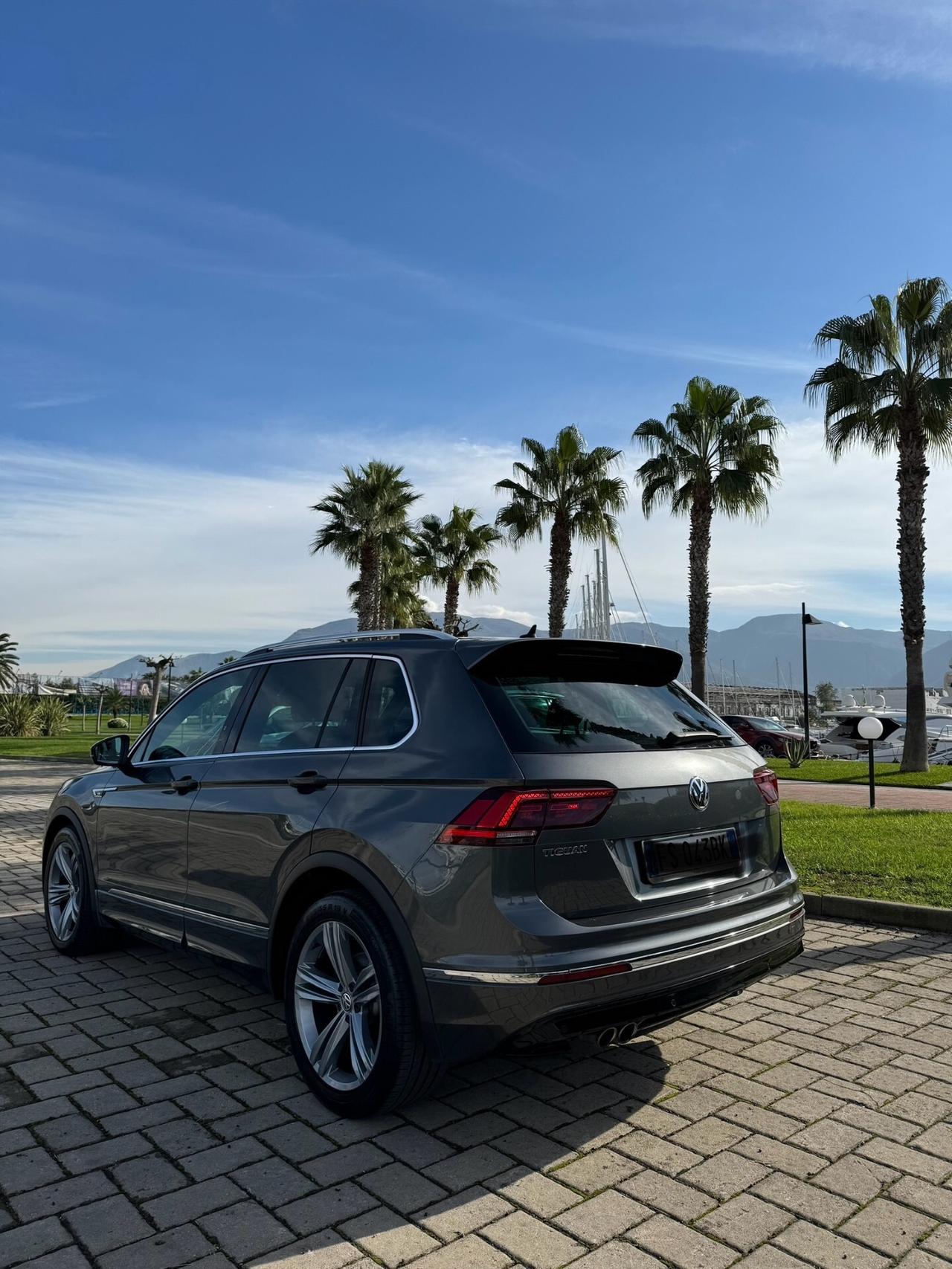 Volkswagen Tiguan R-LINE 2.0 TDI 150 cv DSG