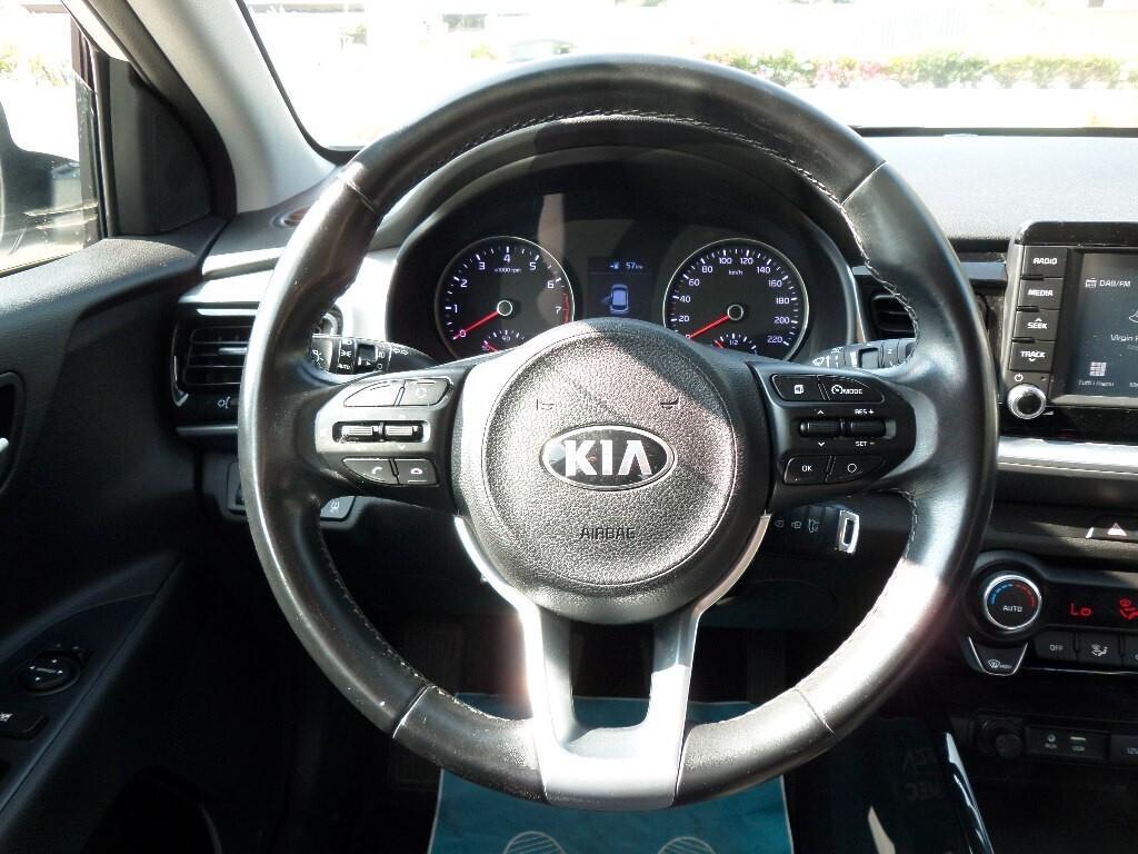 KIA STONIC 1.4 MPI ECOGPL STYLE - Navi-CarPlay-Park-Camera-Cerchi 17"