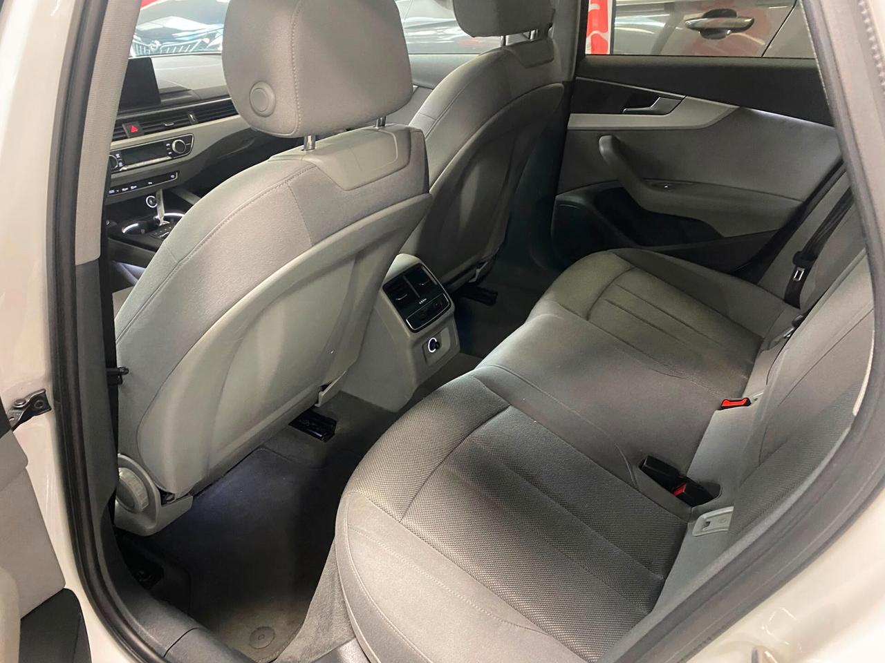 Audi A4 Avant 30 TDI S tronic line edition