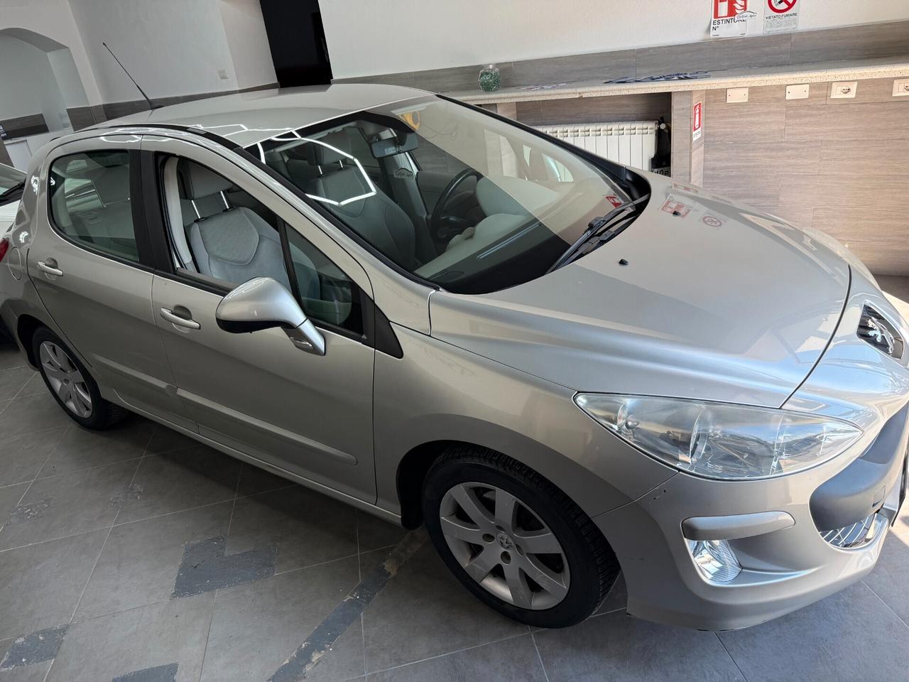 Peugeot 308 1.6 HDi 110CV 5p. Féline (6 Marce)
