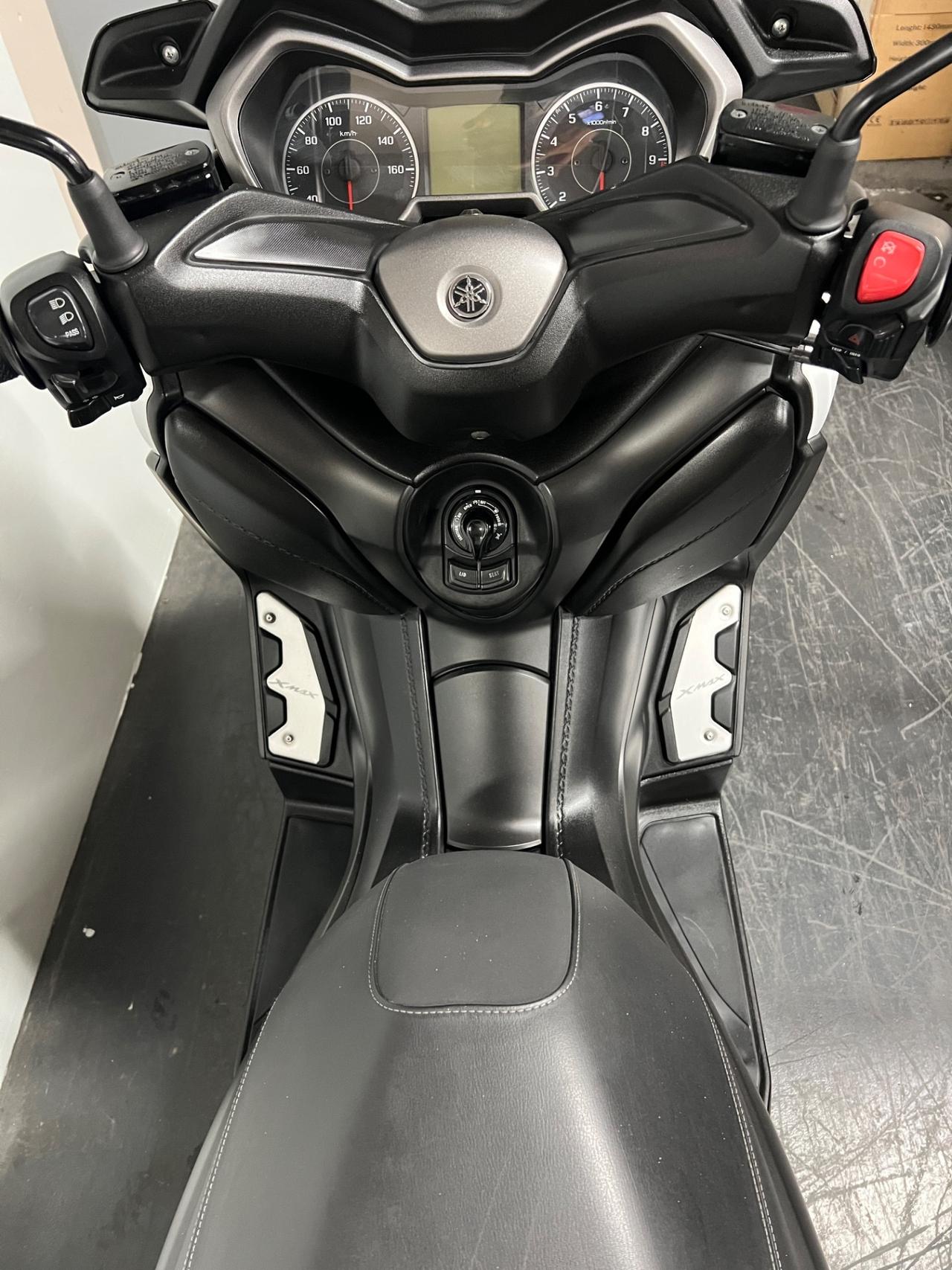 Yamaha X-Max 300