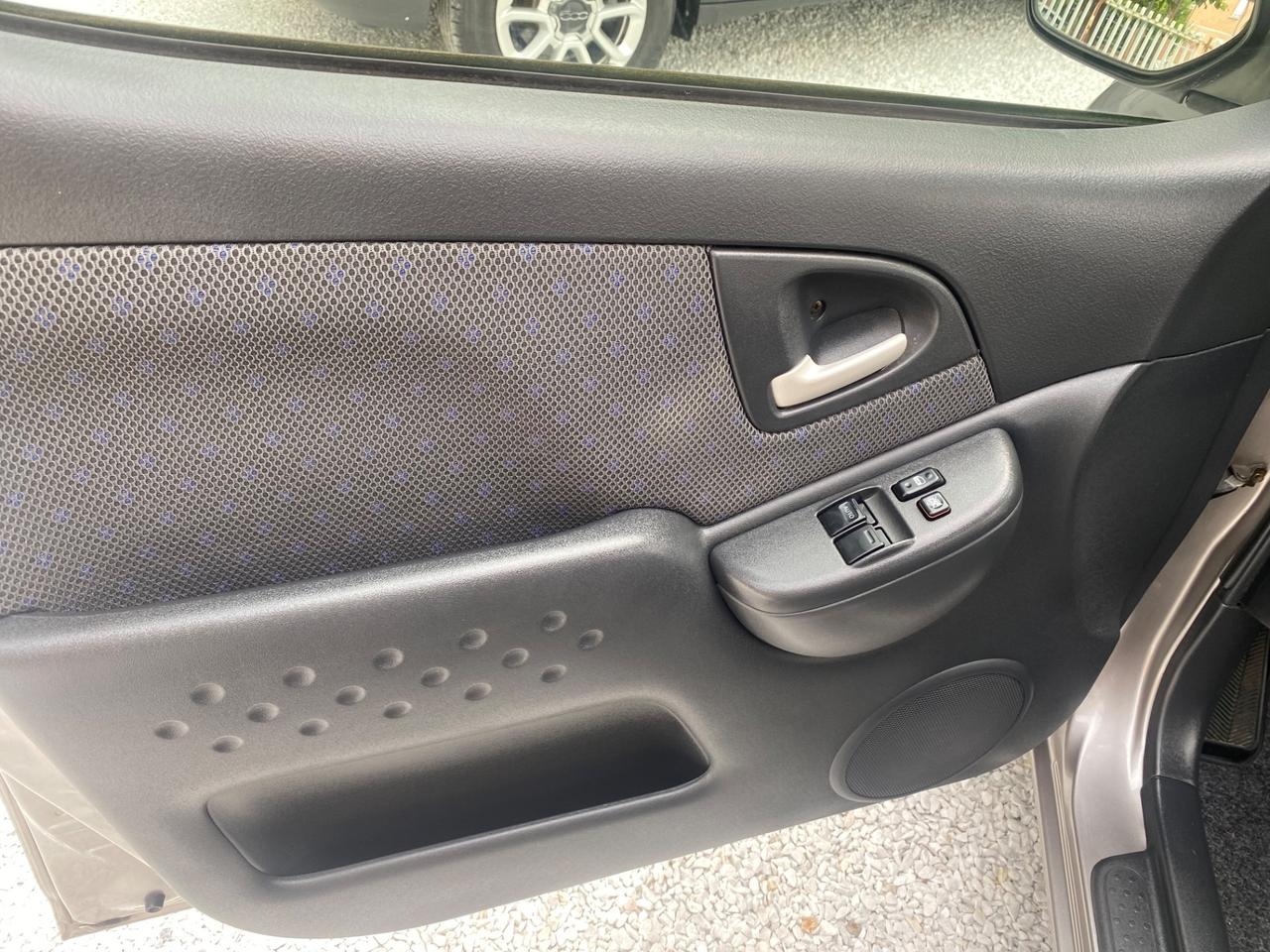 Toyota Yaris Verso 1.3i 16V cat Sol '03 NEOPATENTATI!!!