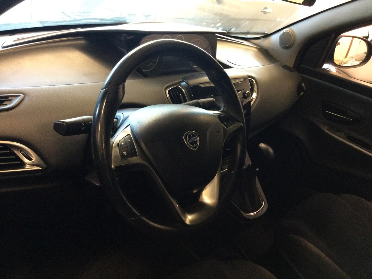 Lancia Ypsilon 0.9 TwinAir 85 CV 5 porte S&S DFN Platinum