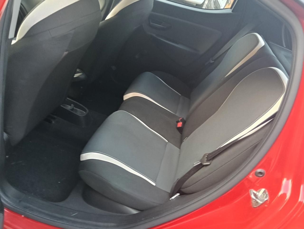Lancia Ypsilon 1.2 69 CV 5 porte S&S Silver