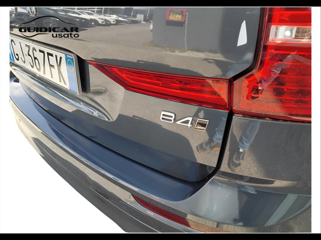 VOLVO XC60 II 2022 - XC60 2.0 b4 Momentum awd auto
