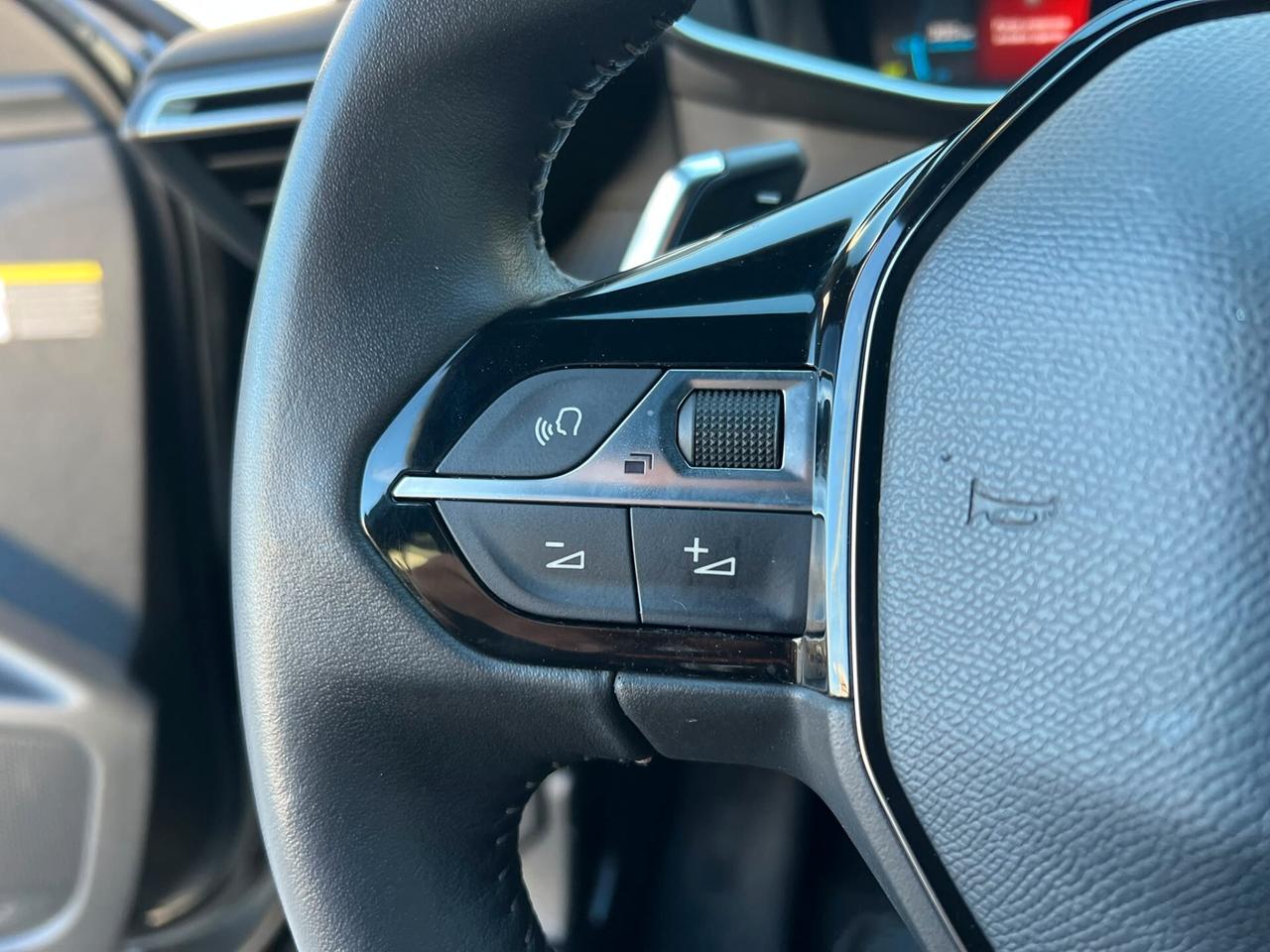 PEUGEOT 2008 1.2 PureTech 130CV 2023!!! ALLURE!!!