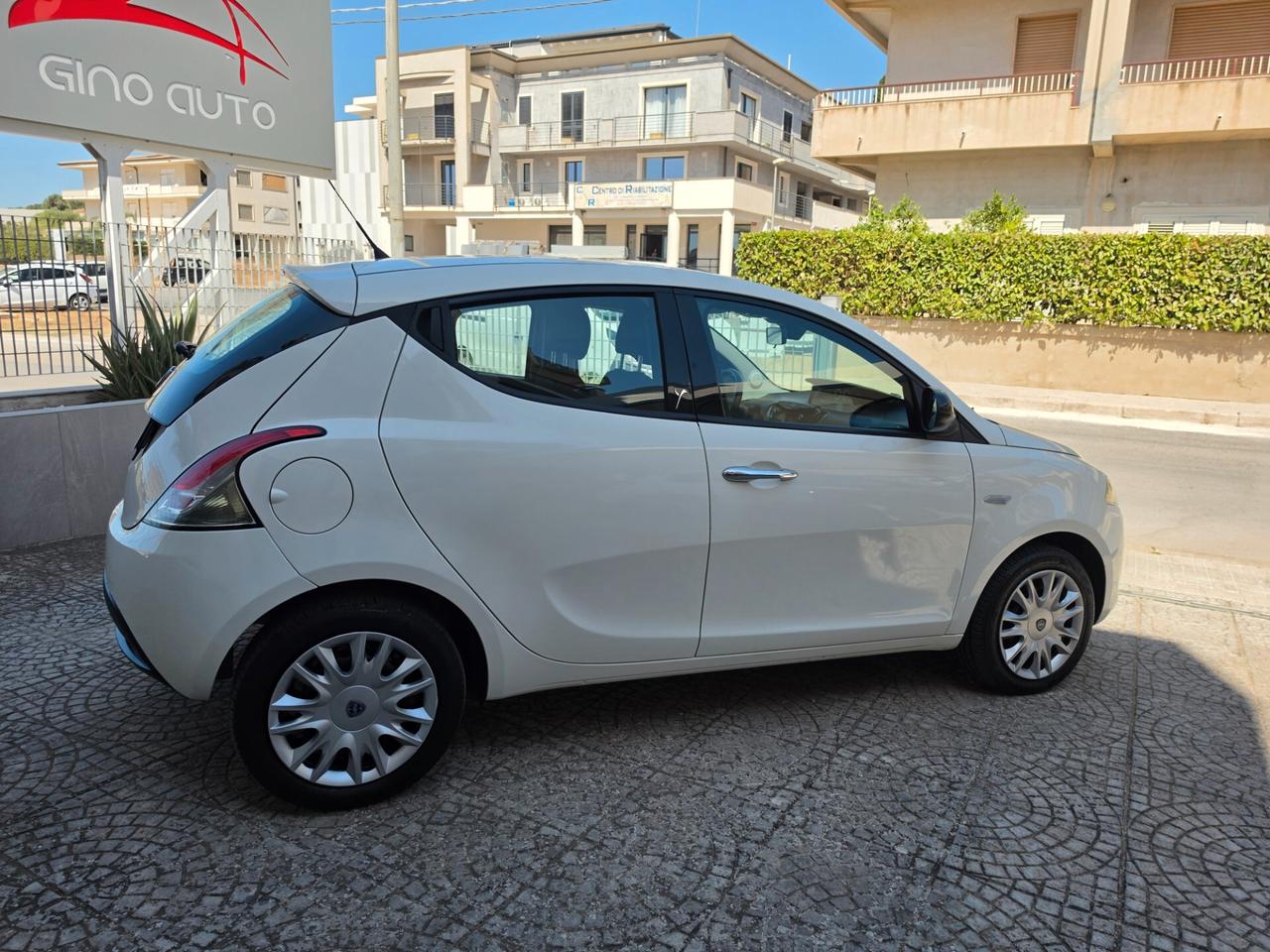 Lancia Ypsilon 1.2 69 CV 5 porte S&S Silver