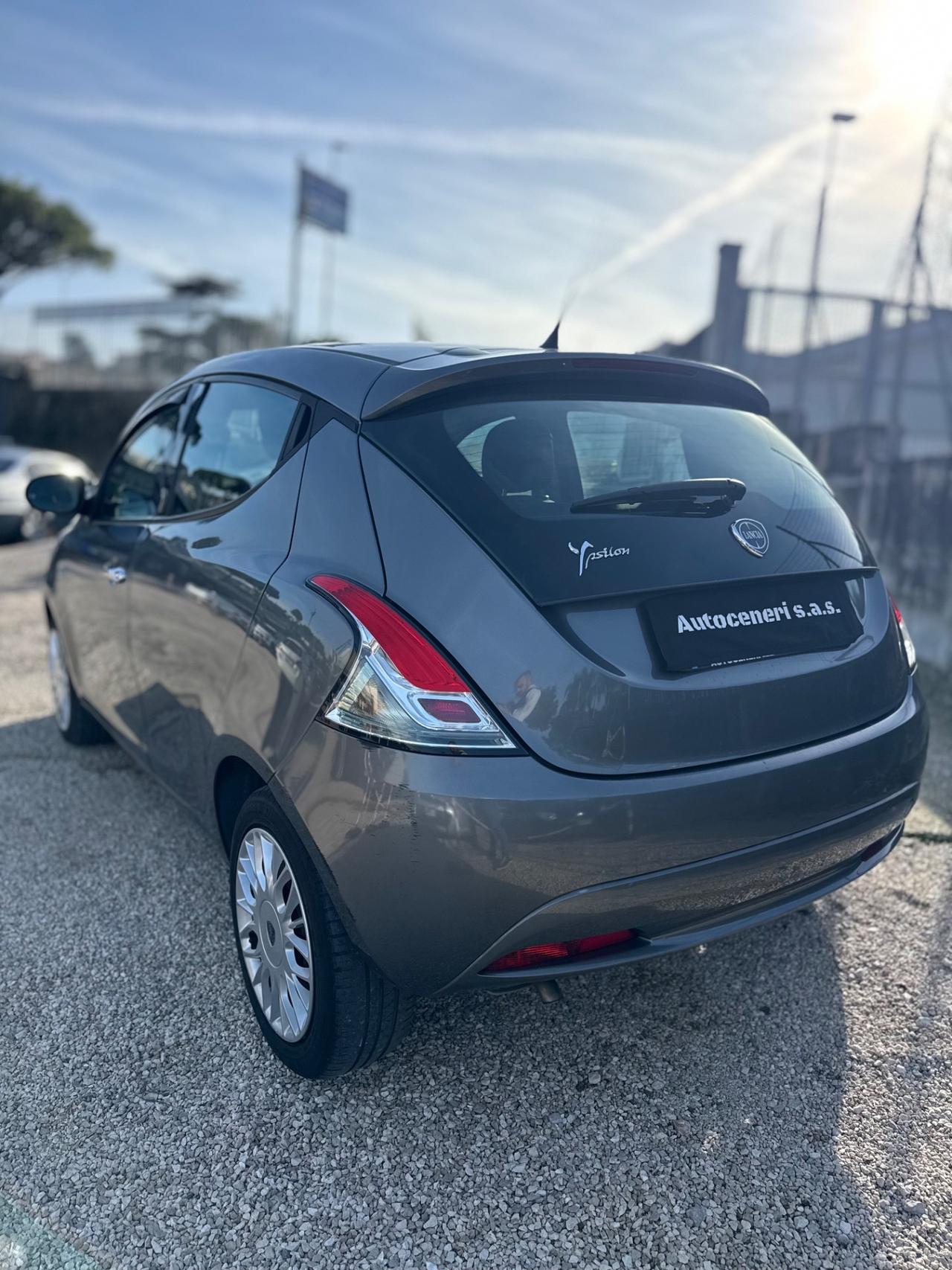 Lancia Ypsilon 1.2 69 CV 5 porte Gold