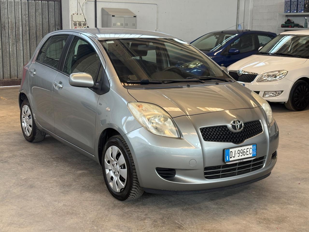 Toyota Yaris 1.0 5 porte Sol