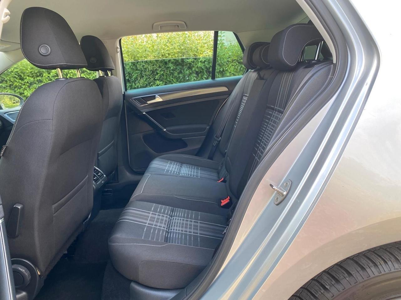Volkswagen Golf LOUNGE1.6 TDI 110 CV