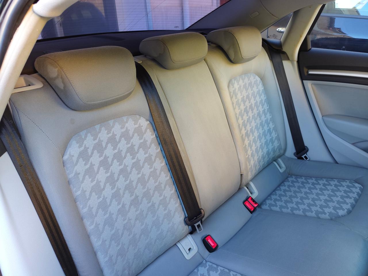 Audi A3 Sedan 2.0 TDI clean diesel Ambition