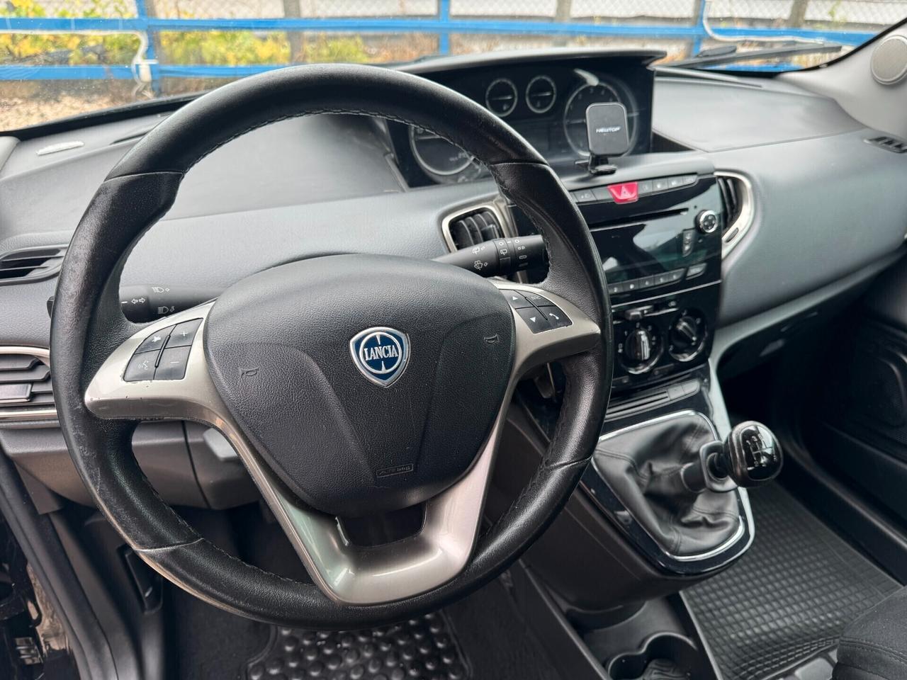 Lancia Ypsilon 0.9 TwinAir 85 CV 5 porte Metano Ecochic Gold 11/2015 1 prop. nord italia km certificati