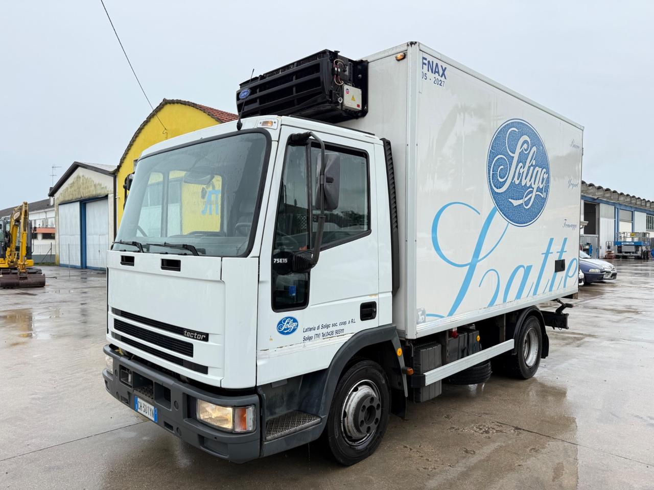 Autocarro IVECO 75E15 ISOTERMICO CON FRIGO