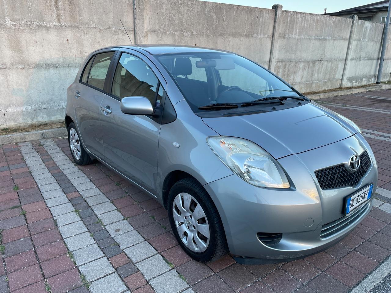 Toyota Yaris 1.0 5 porte Sol