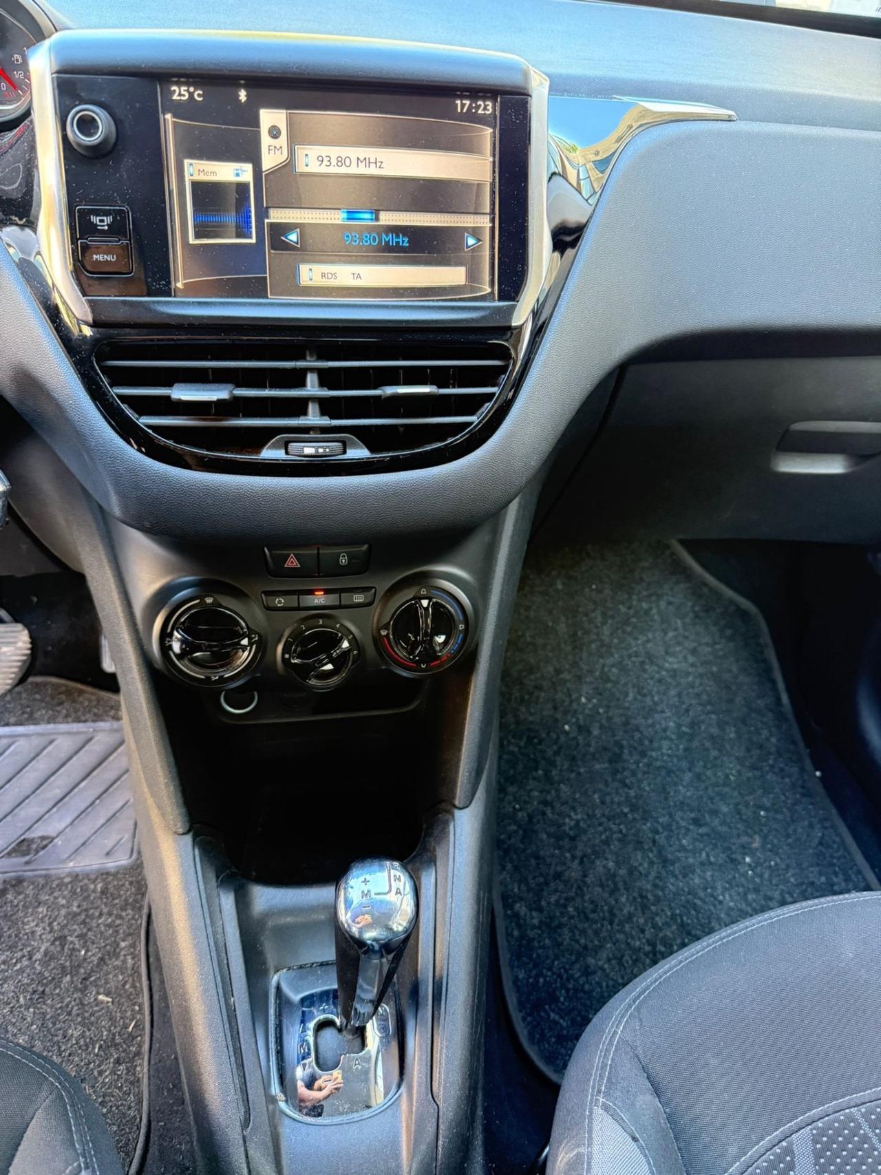 Peugeot 208 1.4 e-HDi 68 CV S&S robotizzato 5 porte Active