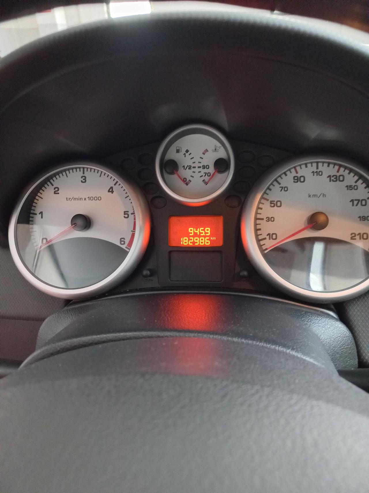 Peugeot 207 1.4 HDi 70CV 5p. Access