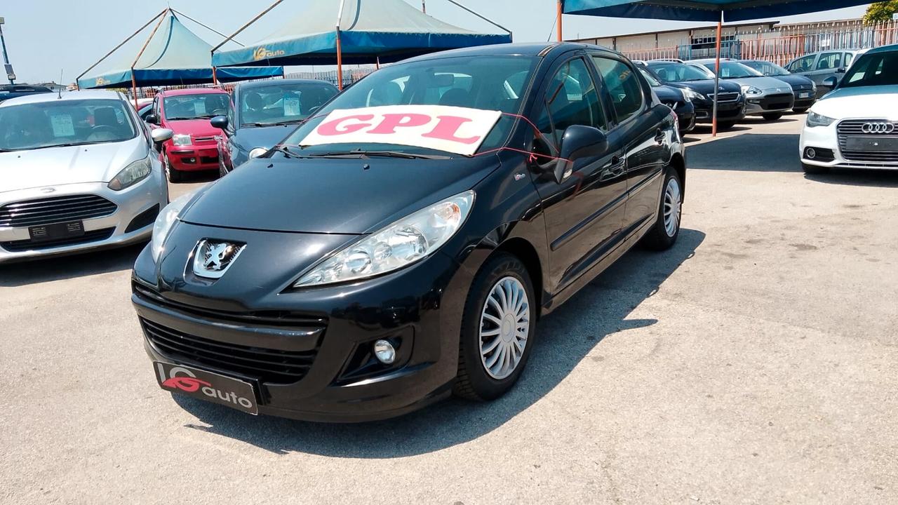 Lancia Ypsilon 1.4 benzina GPL neo patentati