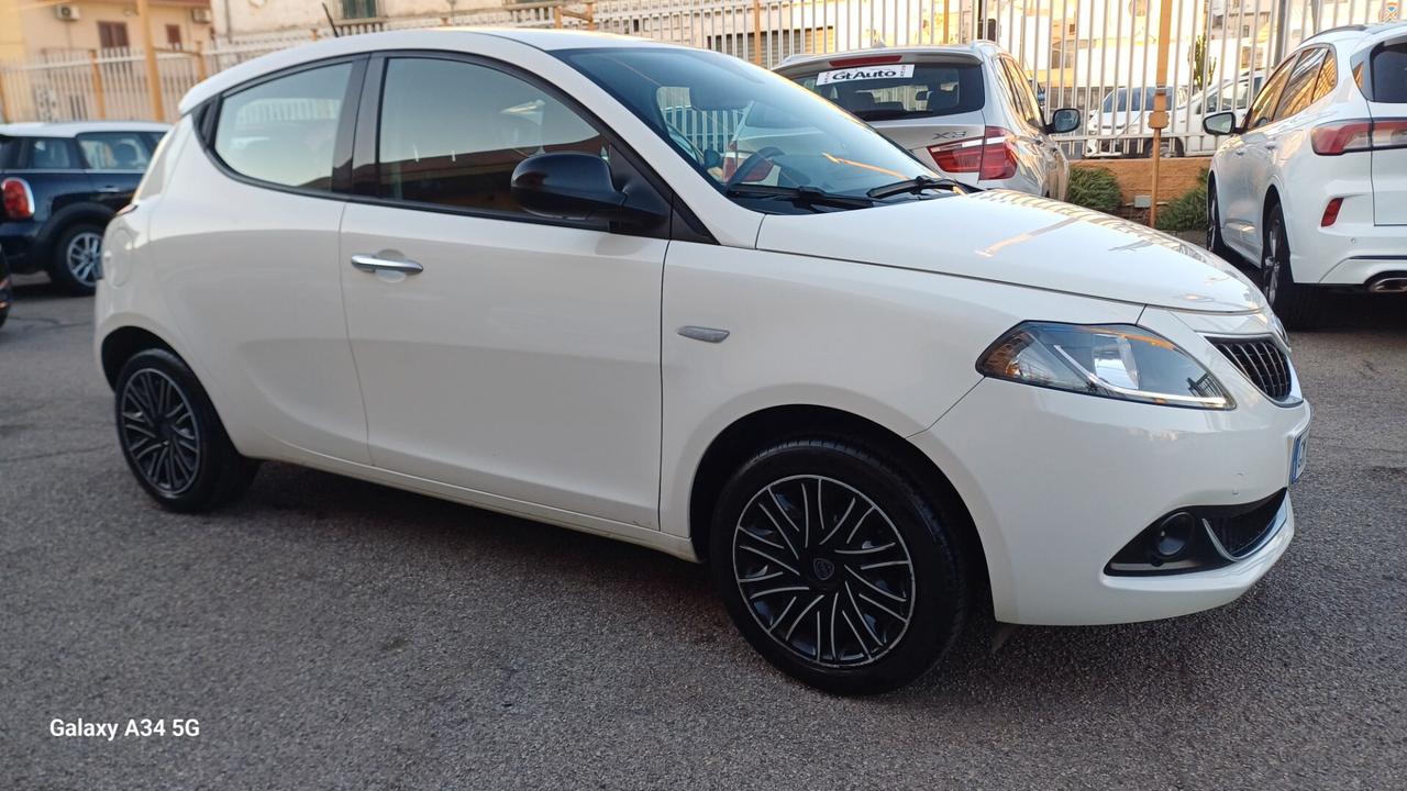 Lancia Ypsilon 1.0 FireFly 5 porte S&S Hybrid Gold Plus