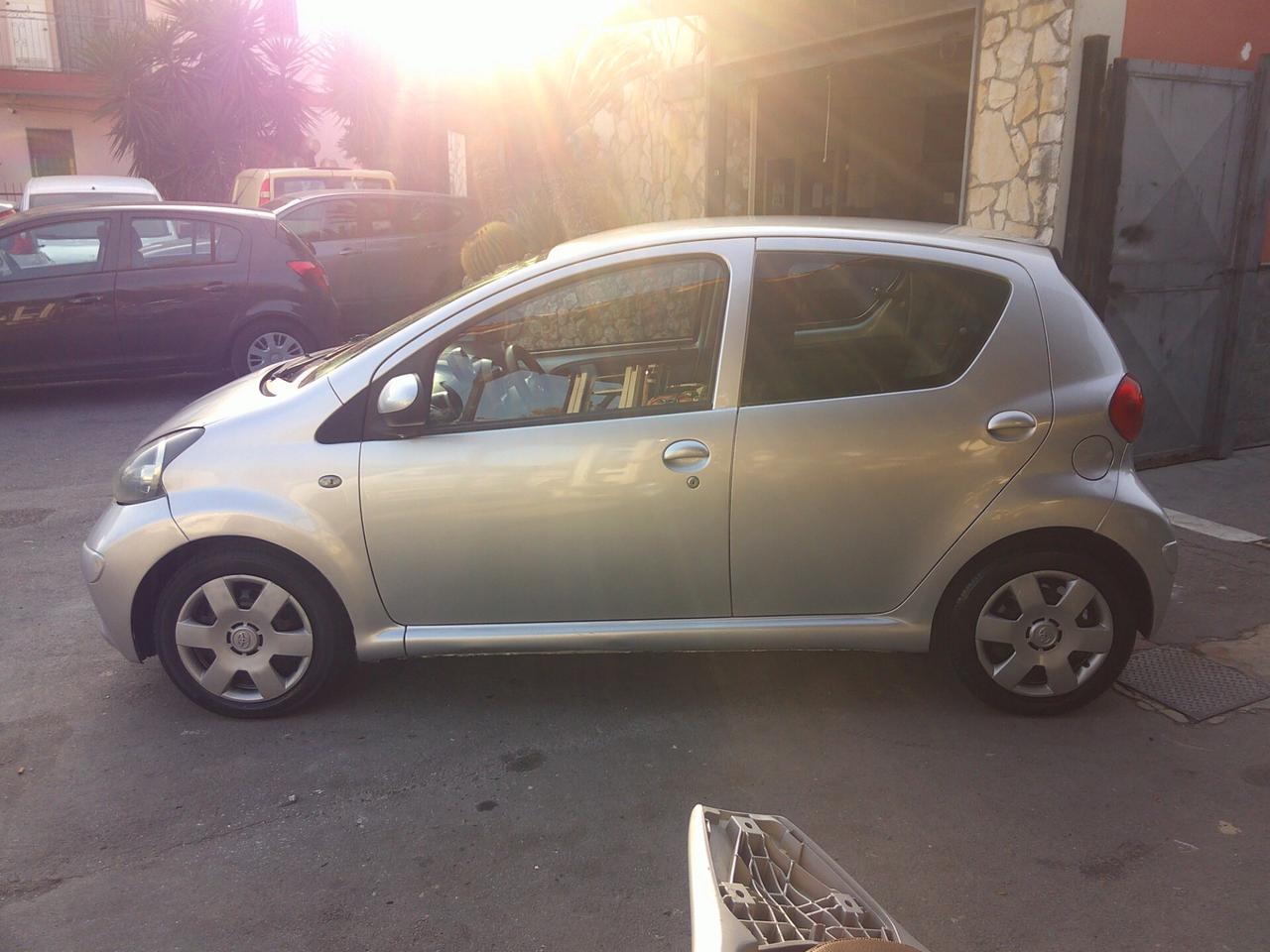 Toyota Aygo 1.4 turbodiesel 5 porte Sol 07