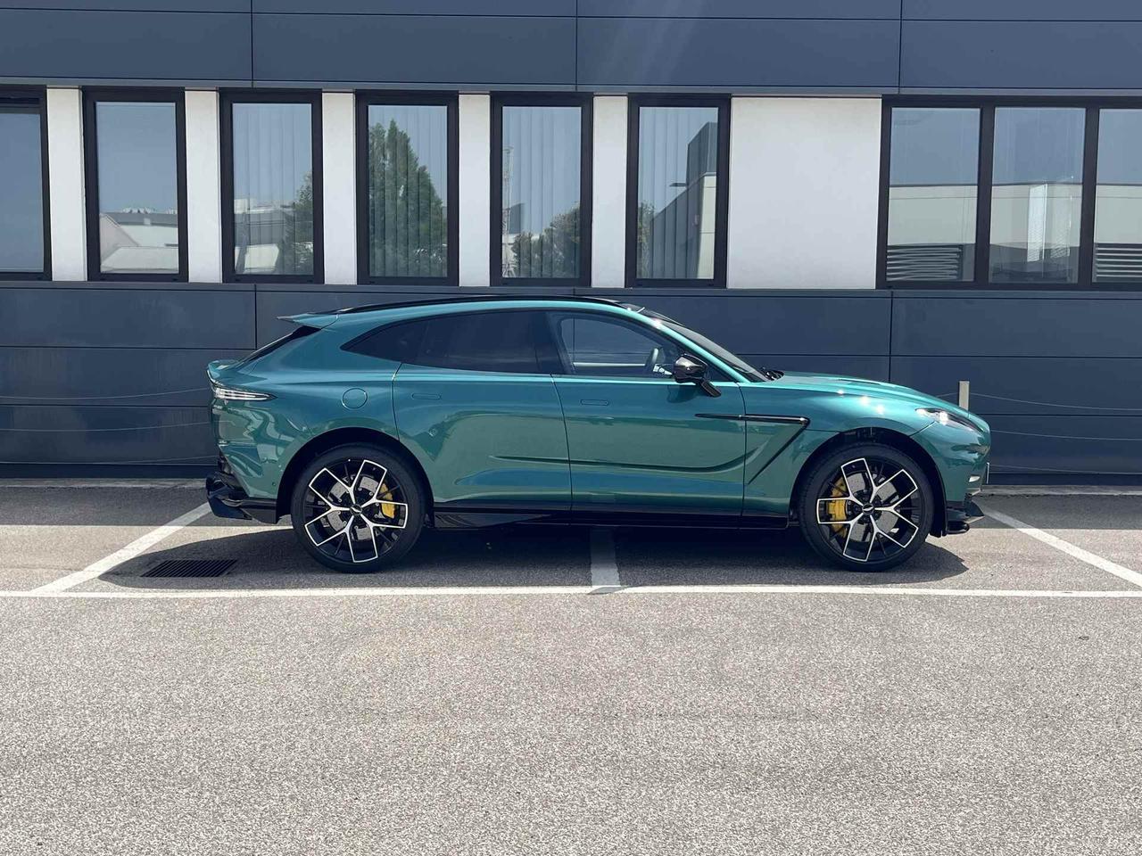 ASTON MARTIN DBX707 4.0 auto