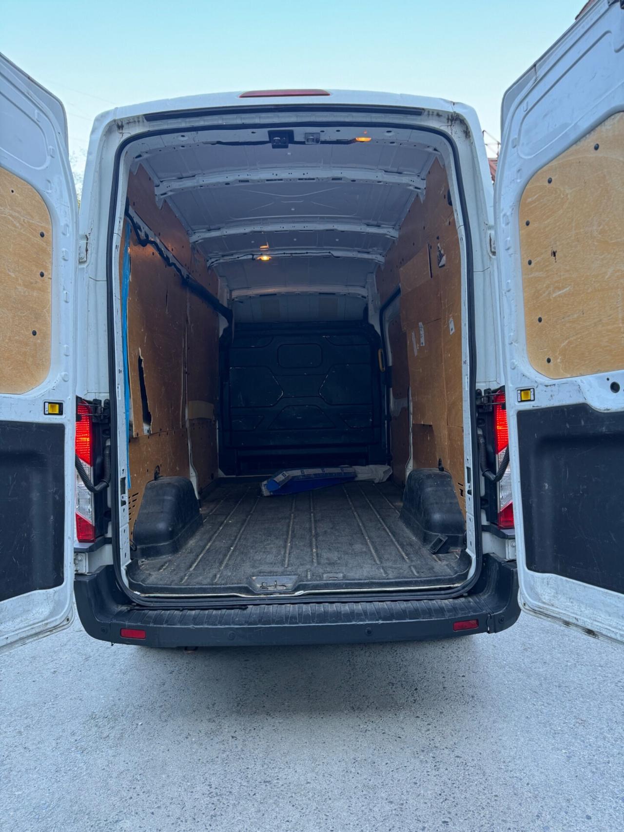 Ford Transit 2.0 TDCI 130cv 2018 tetto alto passo medio