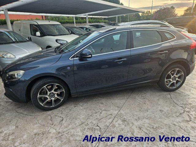 VOLVO V40 D2 R-design cross