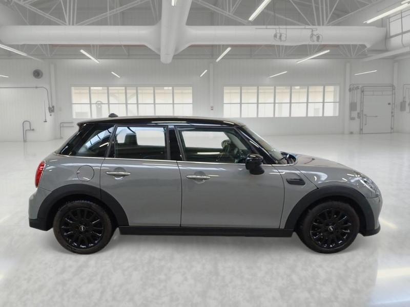 MINI COOPER ESSENTIAL AUTO 5 PORTE BERLINA