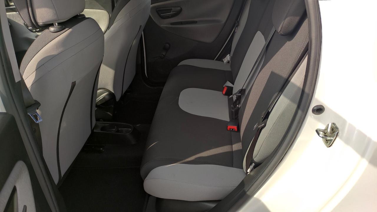 Lancia Ypsilon 1.3 MJT 95CV 5 porte NEOPATENTATI - 2015