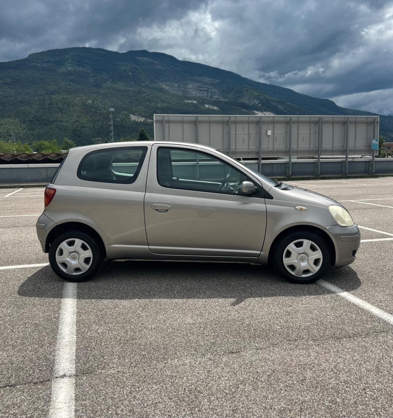 Toyota Yaris 1.3i 16V cat Sol Neopatentati