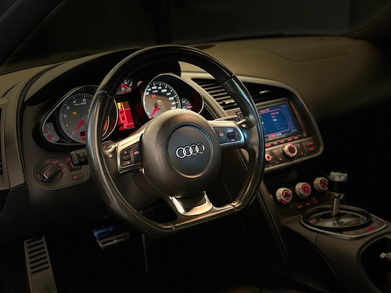 AUDI R8 V8 420CV UNIPRO PERMUTE GARANZIA R-TRONIC