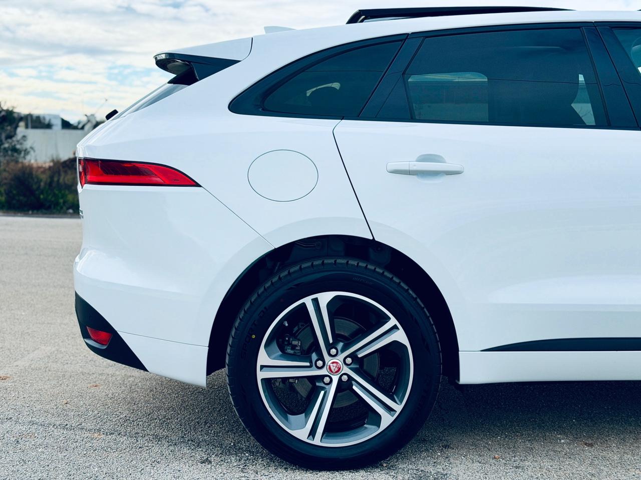 Jaguar F-Pace 2.0 D 180 CV AWD aut. R-Sport